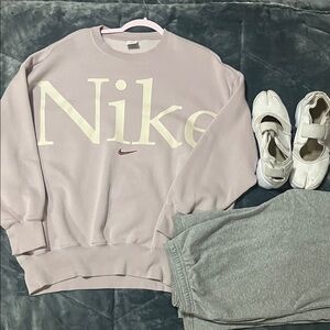 Nike Blush Pink Crewneck Sweatshirt